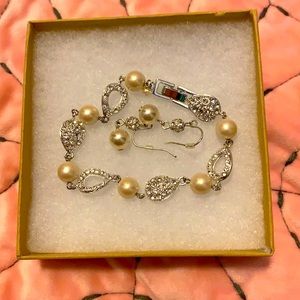 Bracelet and earring set